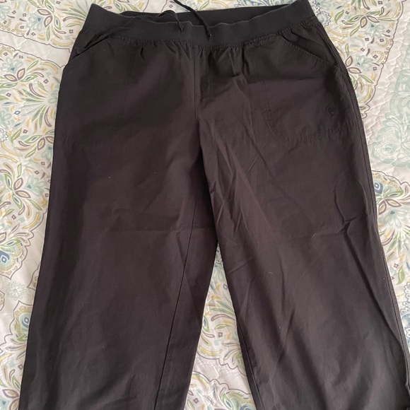 EUC capris with pockets and ties - Picture 2 of 4